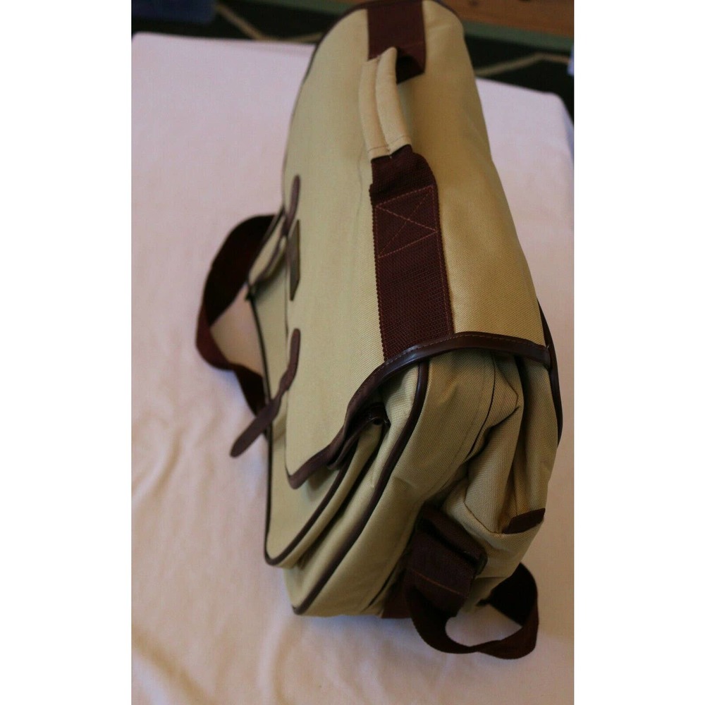 Hillebrand Estates Insulated Picnic‎ Case 17"x13"x8" - Picture 9 of 10